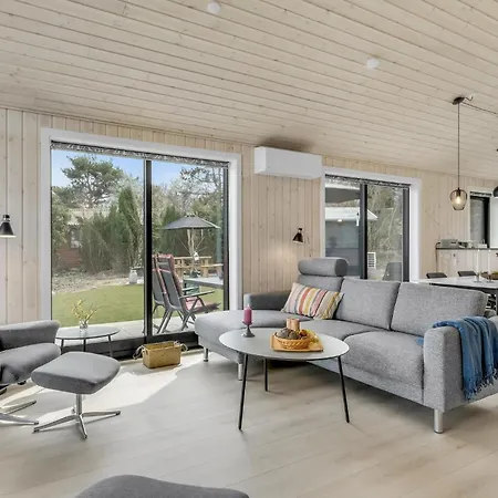 Vakantiehuis Gorgeous In With Kitchen